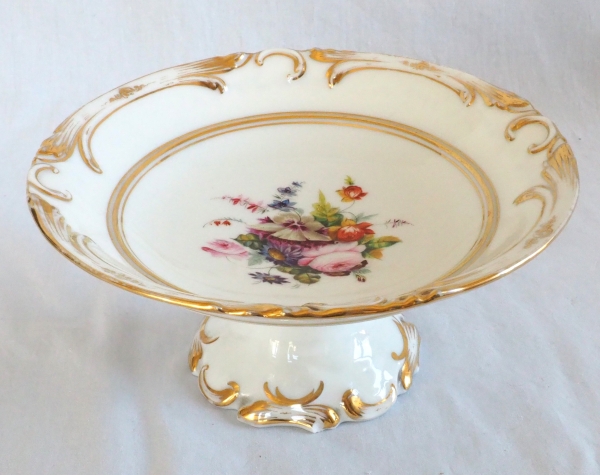Service à dessert : 12 assiettes et 4 plats en porcelaine de Paris à décor fleuri - vers 1840
