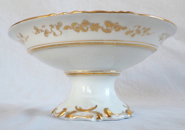 Service à dessert : 12 assiettes et 4 plats en porcelaine de Paris à décor fleuri - vers 1840