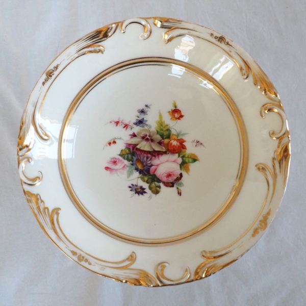 Service à dessert : 12 assiettes et 4 plats en porcelaine de Paris à décor fleuri - vers 1840