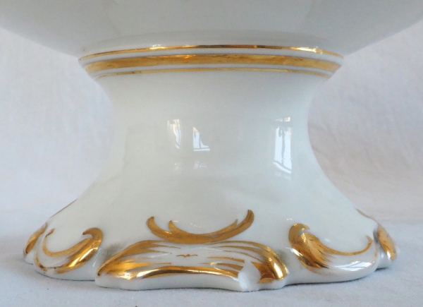 Service à dessert : 12 assiettes et 4 plats en porcelaine de Paris à décor fleuri - vers 1840
