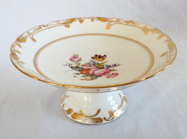 Service à dessert : 12 assiettes et 4 plats en porcelaine de Paris à décor fleuri - vers 1840