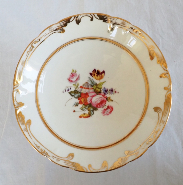 Service à dessert : 12 assiettes et 4 plats en porcelaine de Paris à décor fleuri - vers 1840