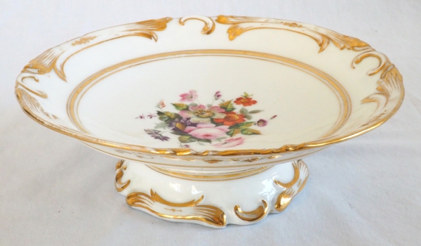 Service à dessert : 12 assiettes et 4 plats en porcelaine de Paris à décor fleuri - vers 1840