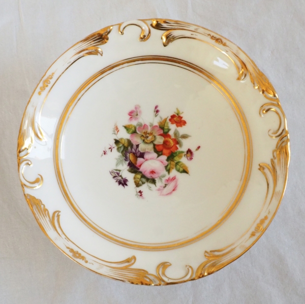 Service à dessert : 12 assiettes et 4 plats en porcelaine de Paris à décor fleuri - vers 1840