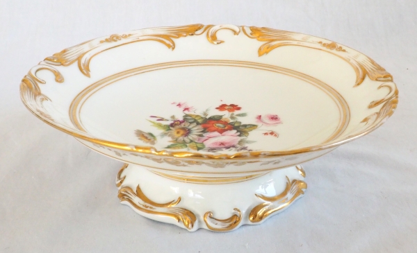 Service à dessert : 12 assiettes et 4 plats en porcelaine de Paris à décor fleuri - vers 1840