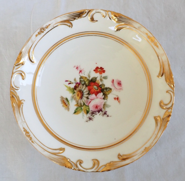Service à dessert : 12 assiettes et 4 plats en porcelaine de Paris à décor fleuri - vers 1840