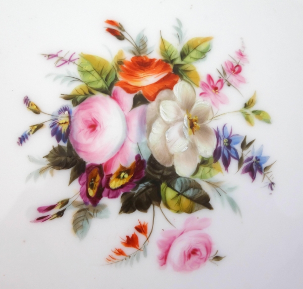 Service à dessert : 12 assiettes et 4 plats en porcelaine de Paris à décor fleuri - vers 1840
