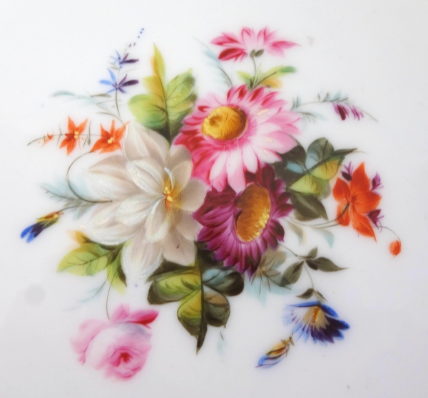 Service à dessert : 12 assiettes et 4 plats en porcelaine de Paris à décor fleuri - vers 1840