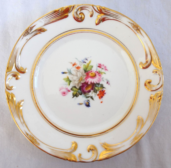 Service à dessert : 12 assiettes et 4 plats en porcelaine de Paris à décor fleuri - vers 1840