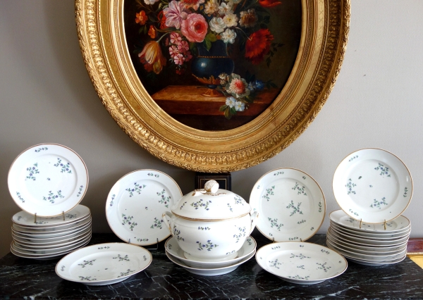 Service de table en porcelaine de Paris XVIIIe aux Barbeaux - 58 pièces - marque de château