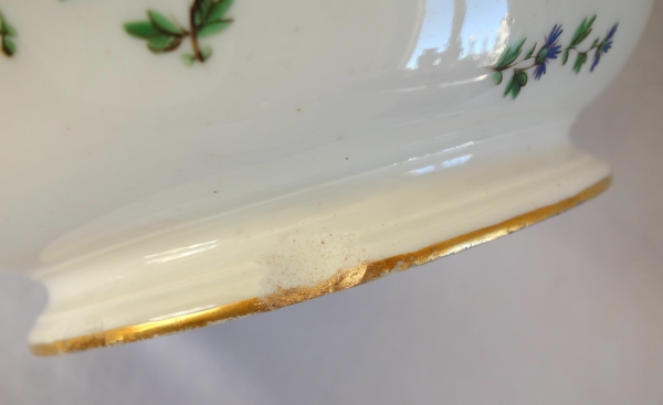 Service de table en porcelaine de Paris XVIIIe aux Barbeaux - 58 pièces - marque de château