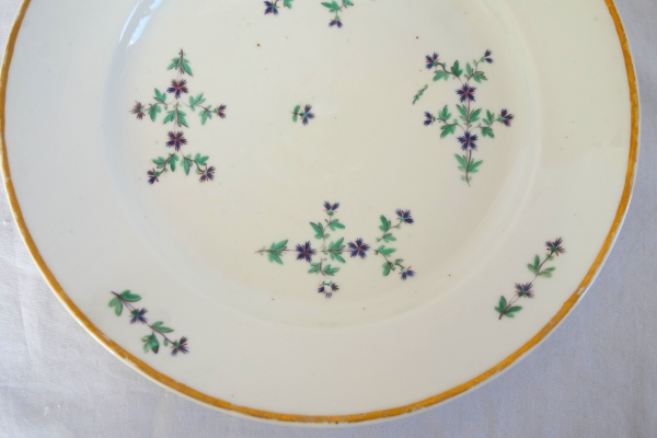 Service de table en porcelaine de Paris XVIIIe aux Barbeaux - 58 pièces - marque de château