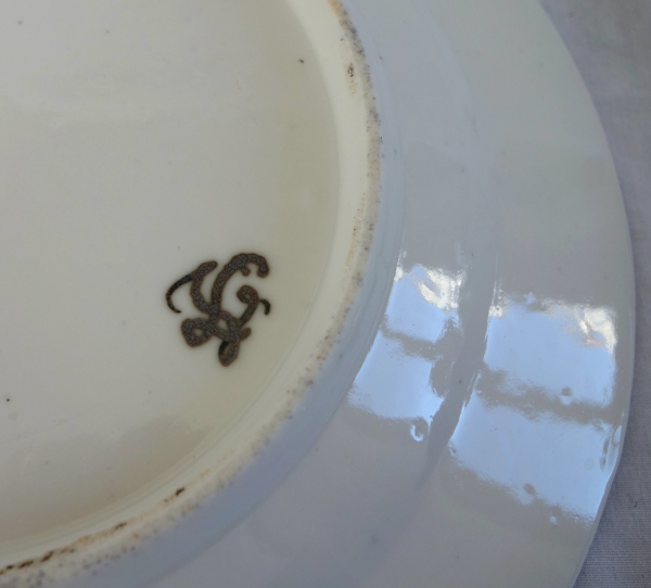 Service de table en porcelaine de Paris XVIIIe aux Barbeaux - 58 pièces - marque de château
