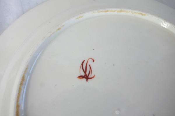 Service de table en porcelaine de Paris XVIIIe aux Barbeaux - 58 pièces - marque de château