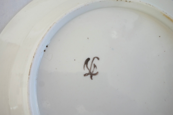 Service de table en porcelaine de Paris XVIIIe aux Barbeaux - 58 pièces - marque de château
