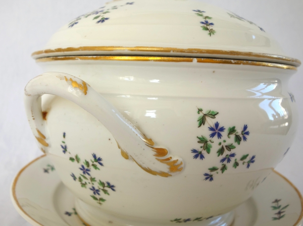 Service de table en porcelaine de Paris XVIIIe aux Barbeaux - 58 pièces - marque de château