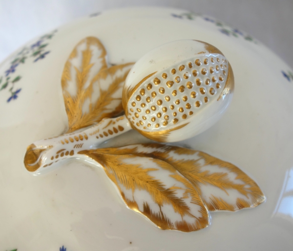 Service de table en porcelaine de Paris XVIIIe aux Barbeaux - 58 pièces - marque de château