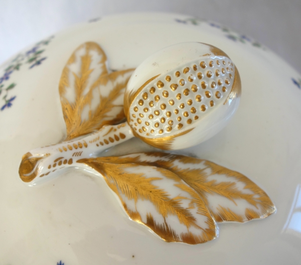 Service de table en porcelaine de Paris XVIIIe aux Barbeaux - 58 pièces - marque de château