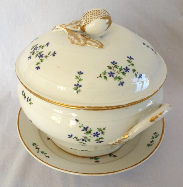 Service de table en porcelaine de Paris XVIIIe aux Barbeaux - 58 pièces - marque de château