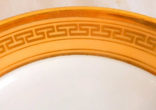 Manufacture Flamen Fleury : service à dessert d'époque Empire en porcelaine dorée fond abricot