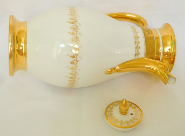 Service à café Empire en porcelaine de Paris dorée, 15 pièces, époque XIXe siècle