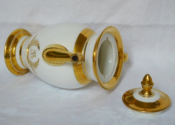 Empire Paris porcelain coffee set enhanced with fine gold, early 19th century, 17 pieces