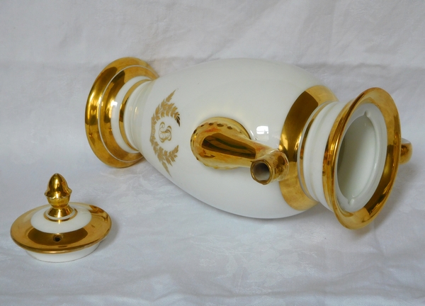 Empire Paris porcelain coffee set enhanced with fine gold, early 19th century, 17 pieces