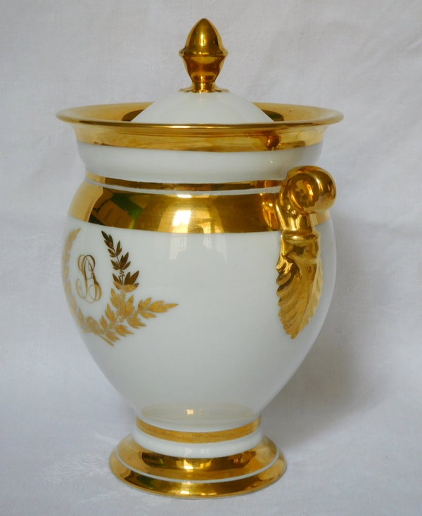 Empire Paris porcelain coffee set enhanced with fine gold, early 19th century, 17 pieces