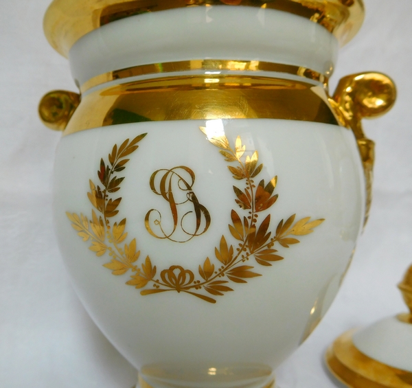 Empire Paris porcelain coffee set enhanced with fine gold, early 19th century, 17 pieces