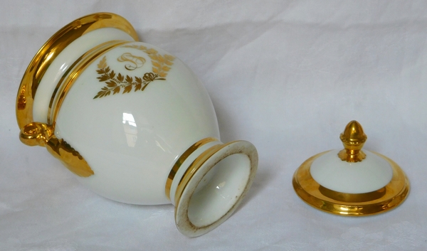 Empire Paris porcelain coffee set enhanced with fine gold, early 19th century, 17 pieces