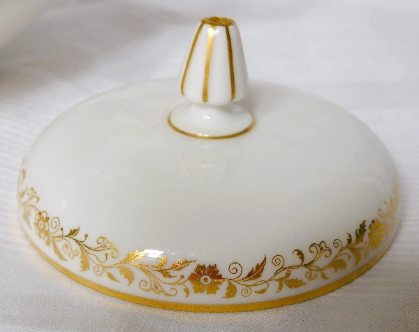 Porcelaine de Sèvres : service à thé complet pour 12 personnes, modèle Peyre doré à l'or fin, signé, 1888