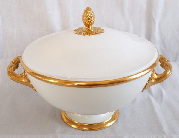 Vegetable or soup tureen attributed to Niderviller, Empire style work, 19th century circa 1830 - gilt earthenware