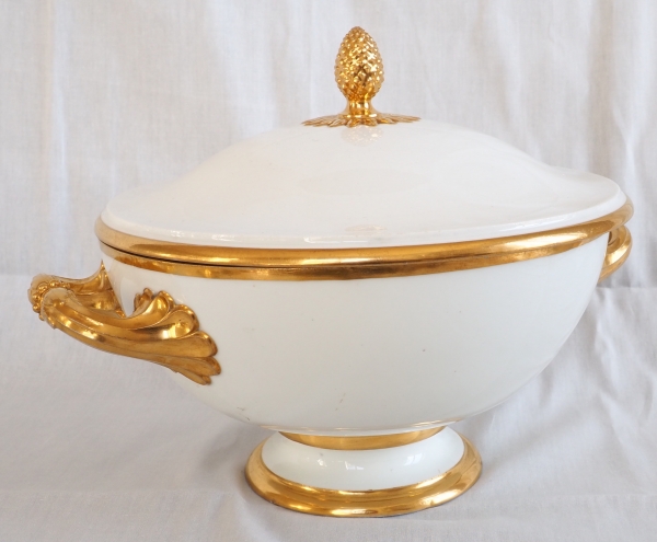 Vegetable or soup tureen attributed to Niderviller, Empire style work, 19th century circa 1830 - gilt earthenware