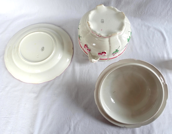 Soupière et son dormant en faïence de Lunéville polychrome, décor réverbère - signée 