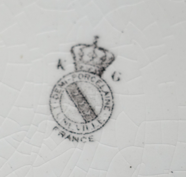 Soupière et son dormant en faïence de Lunéville polychrome, décor réverbère - signée 