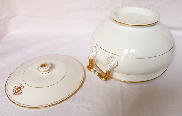 Porcelaine de Sèvres S58 (année 1858) : grande soupière rehaussée à l'or fin, signée, époque XIXe