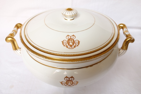 Porcelaine de Sèvres S58 (année 1858) : grande soupière rehaussée à l'or fin, signée, époque XIXe