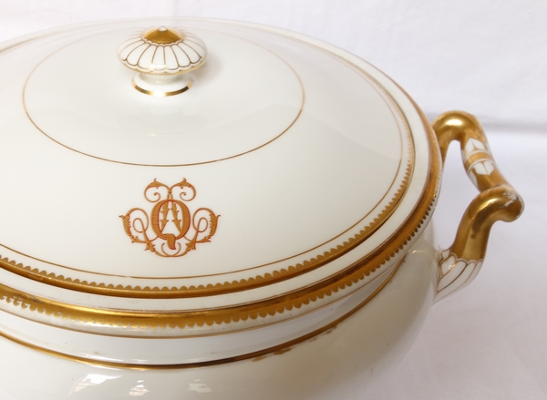 Porcelaine de Sèvres S58 (année 1858) : grande soupière rehaussée à l'or fin, signée, époque XIXe