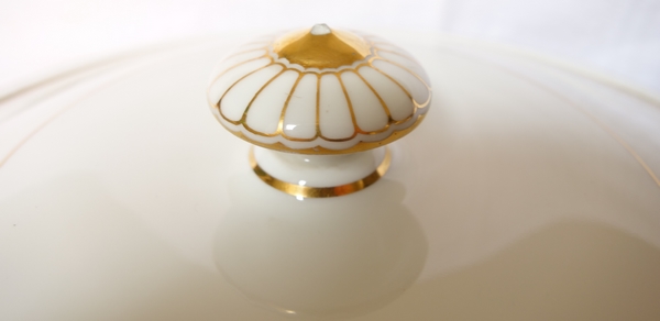 Porcelaine de Sèvres S58 (année 1858) : grande soupière rehaussée à l'or fin, signée, époque XIXe