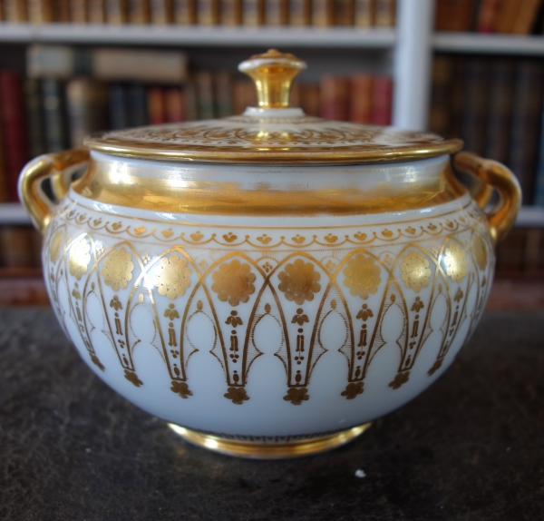 Manufacture Schoelcher : sucrier Empire en porcelaine de Paris, époque Charles X - signé