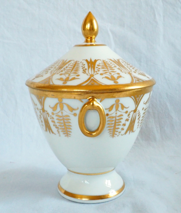 Sucrier bonbonnière d'époque Empire en porcelaine blanche et or attribué à Locré