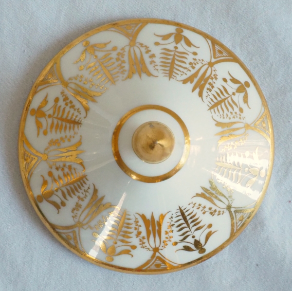 Sucrier bonbonnière d'époque Empire en porcelaine blanche et or attribué à Locré