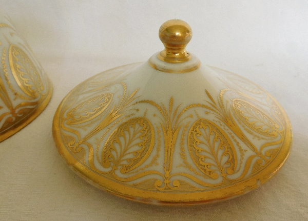 Paris porcelain sugar pot, Empire production, decorated with gilt palm leaves