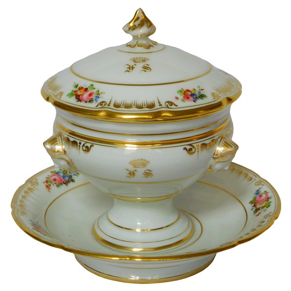 Paris porcelain sugar pot, crown of count and FS monogram, circa 1840