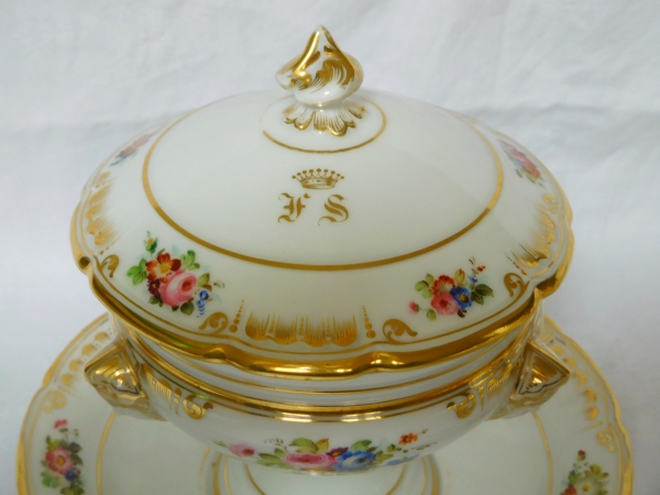 Paris porcelain sugar pot, crown of count and FS monogram, circa 1840