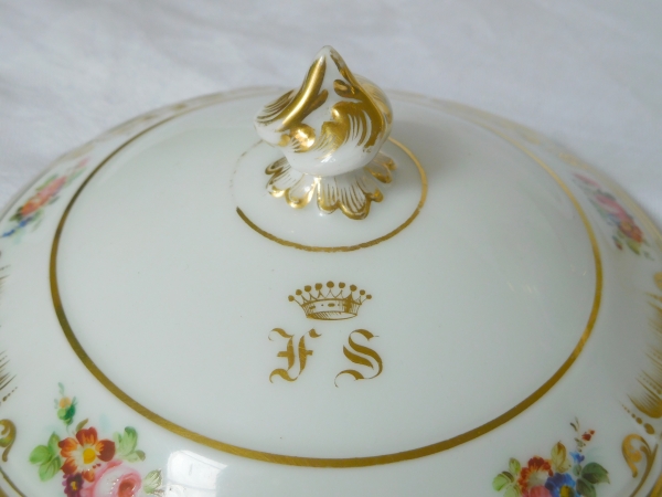 Paris porcelain sugar pot, crown of count and FS monogram, circa 1840