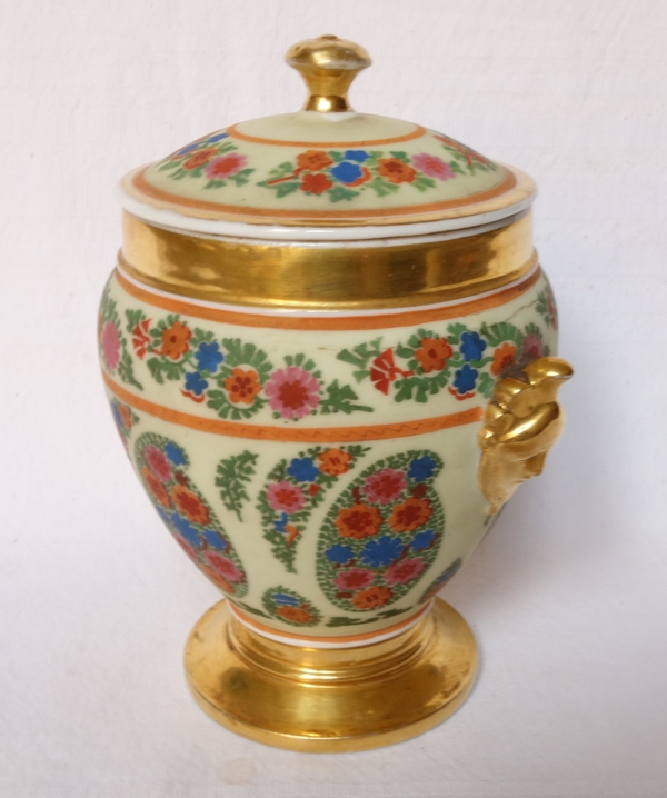 Paris porcelain sugar pot enhanced with fine gold, 19th century circa 1830