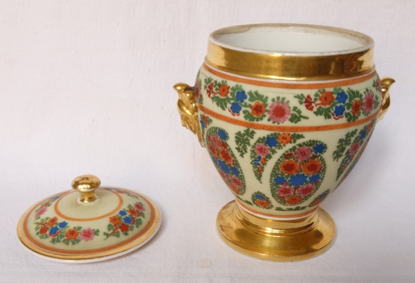 Paris porcelain sugar pot enhanced with fine gold, 19th century circa 1830