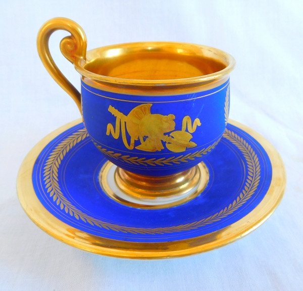 Tasse à café en porcelaine de Paris bleue et dorée, époque Empire - Restauration XIXe siècle