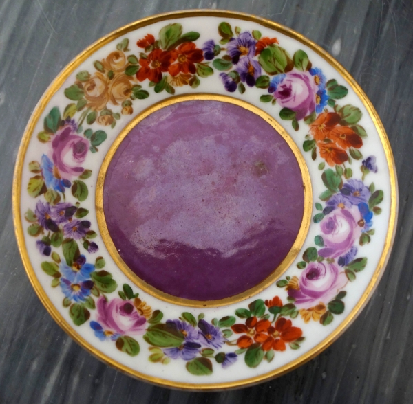 Tasse à café litron en porcelaine polychrome et dorée, porcelaine de Paris vers 1820